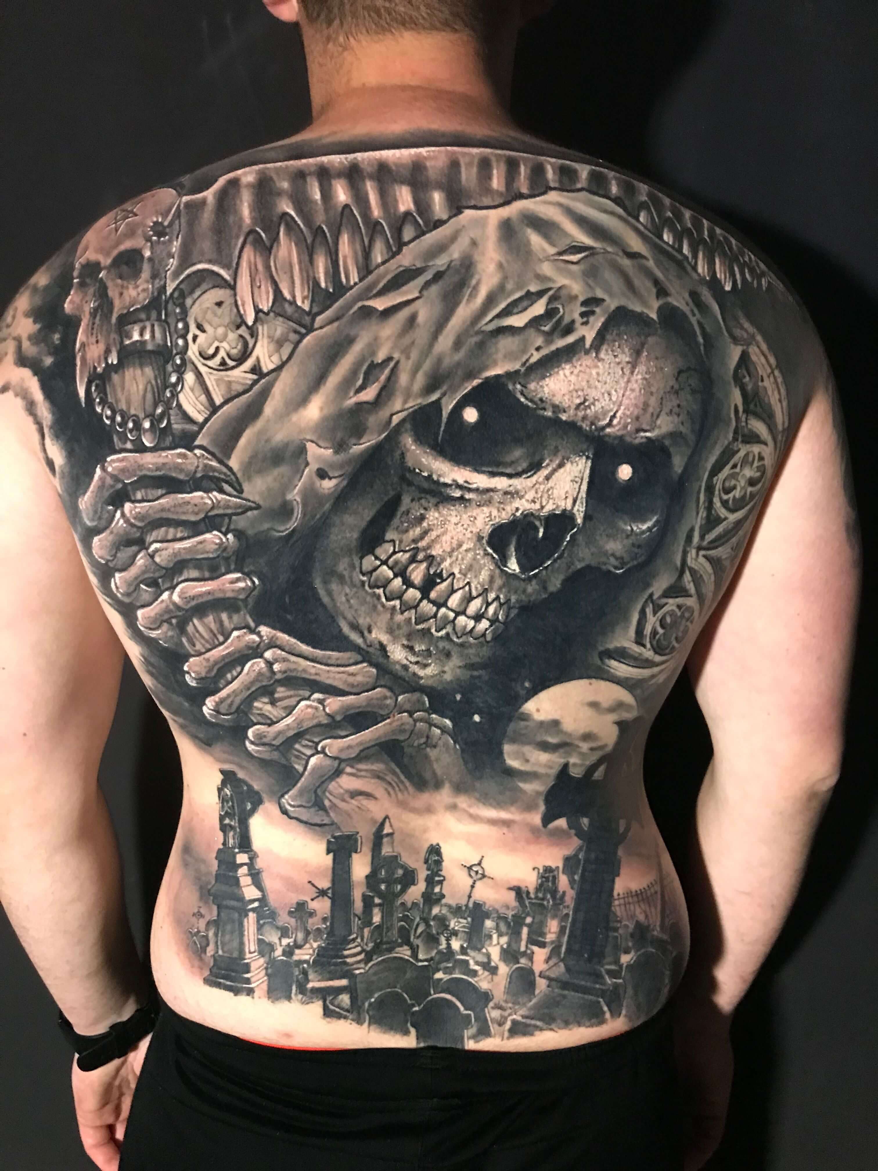 Tatuaje de la muerte a espalda completa