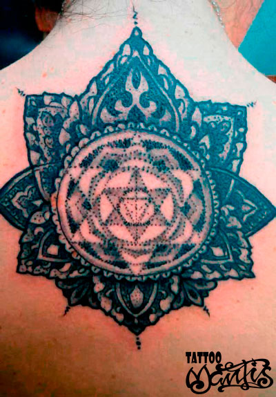 Tatuajes geométricos de Tattoo Mantis